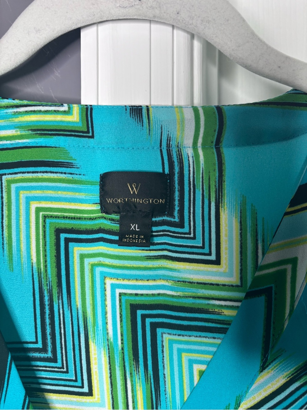 Worthington Blue & Green Abstract Print Ruffle V Neck Blouse XL - Picture 4 of 7